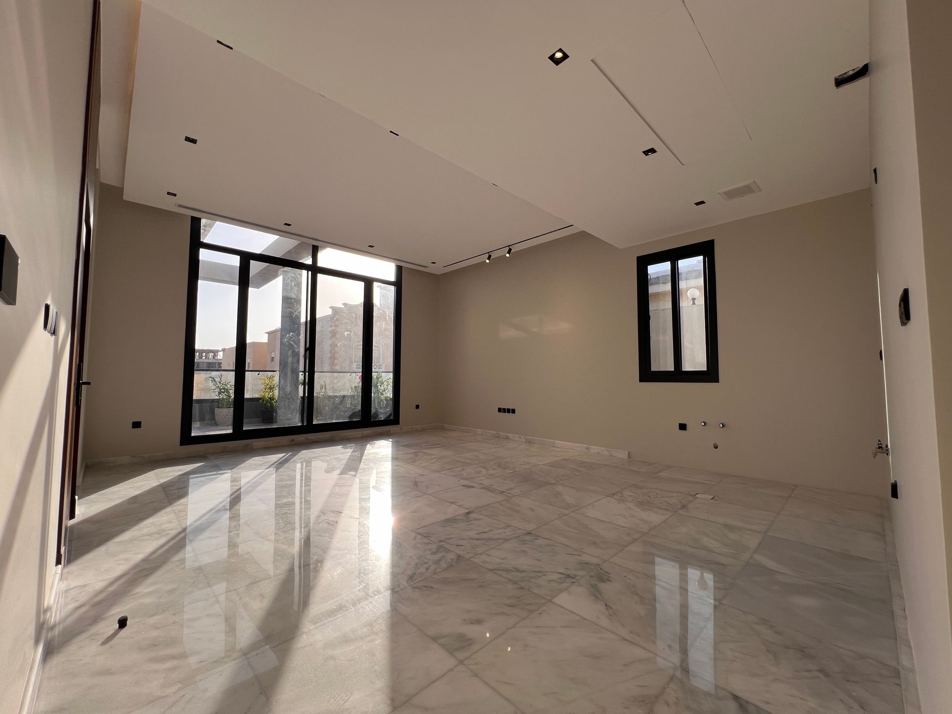 Luxury Apartments Building, Al Rawdah — photo 3