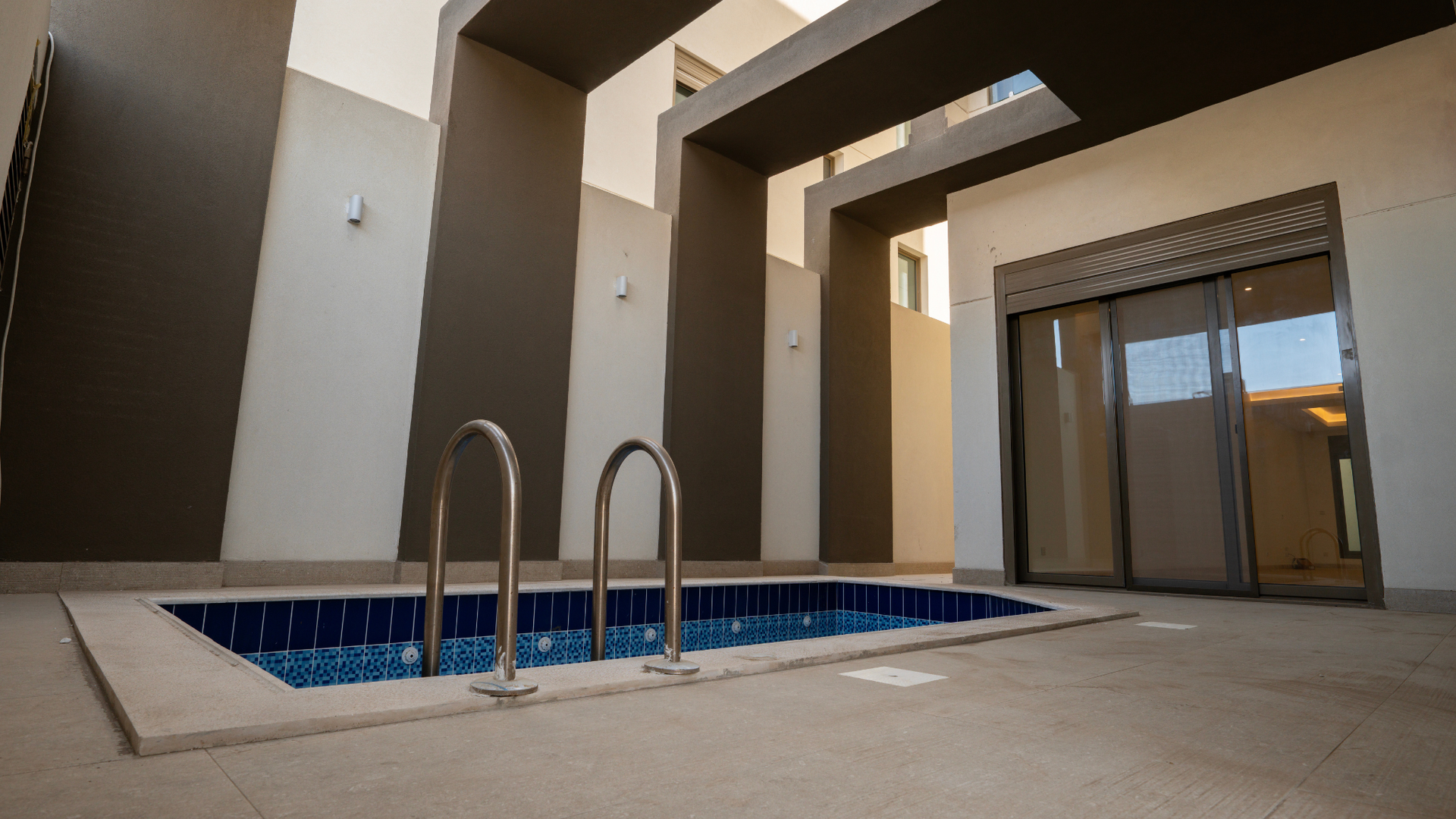 Swimming pool — Villa for Rent, Al Murjan