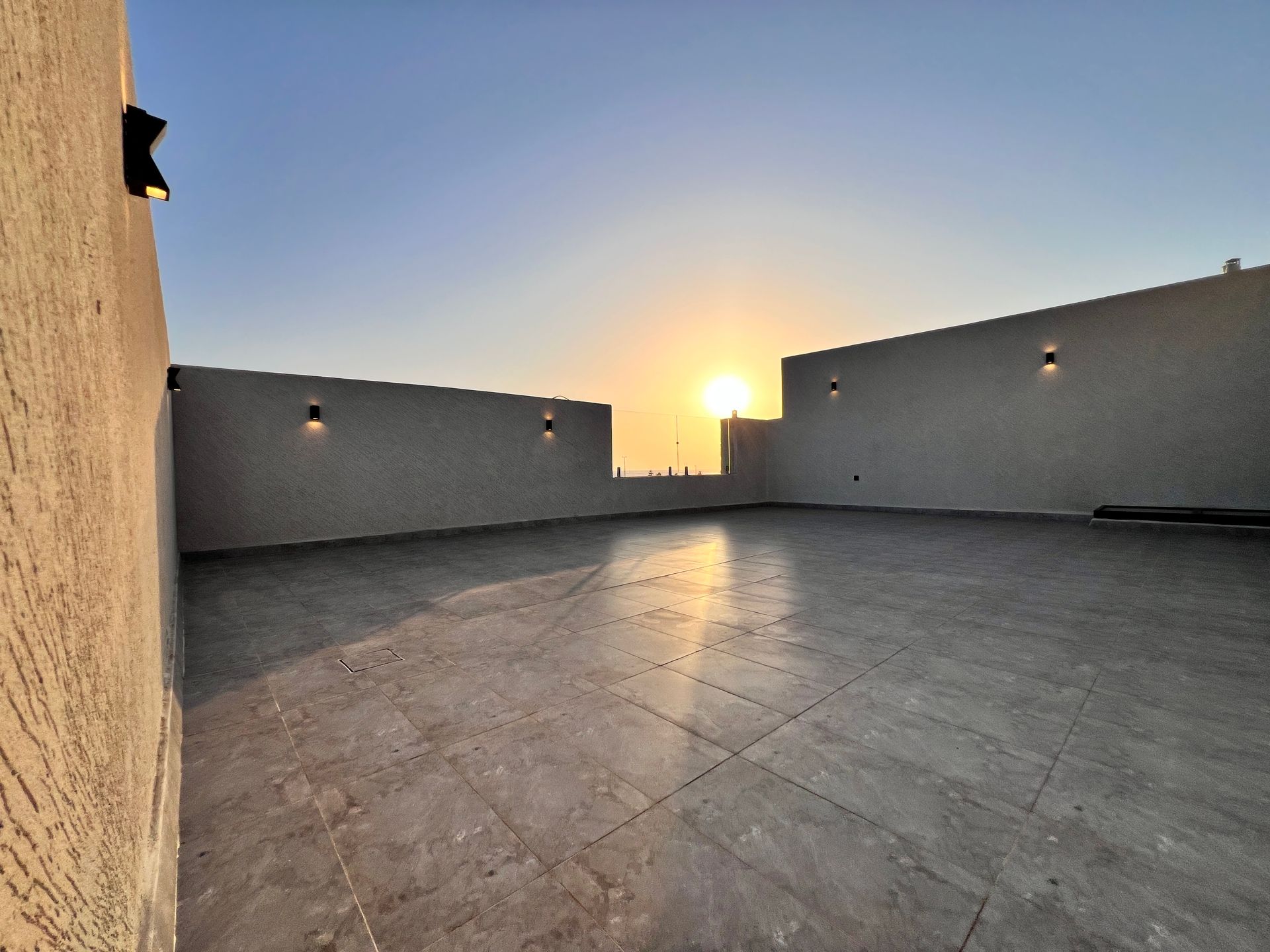 Roof terrace — Villa near the Corniche, Al Lulu, Obhur