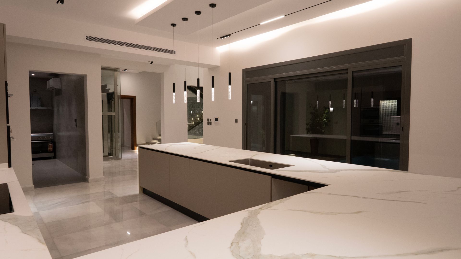 Ultra Modern Luxury Villa, Al Khalidiyah — photo 12