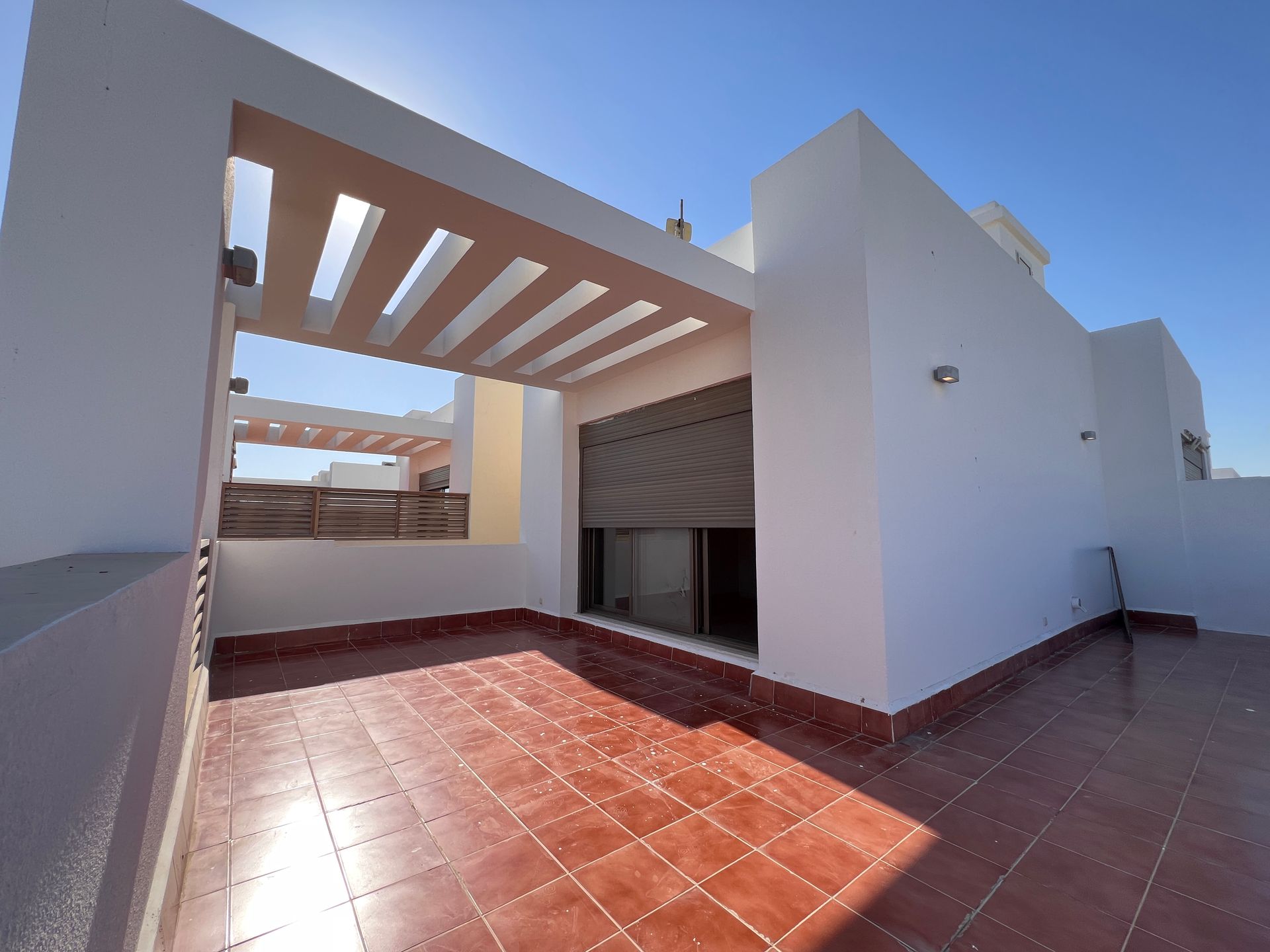 Roof terrace — Park-Facing Villa, Al Khalidiyah