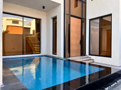 Swimming pool — Villa near the Corniche, Al Lulu, Obhur
